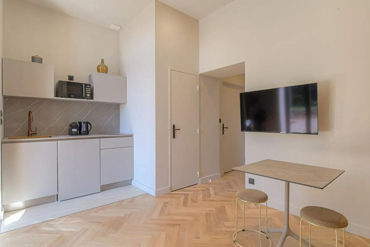 Lejlighed Studio Lumineux Avec Terrasse, A Deux Pas De Lyon Écully